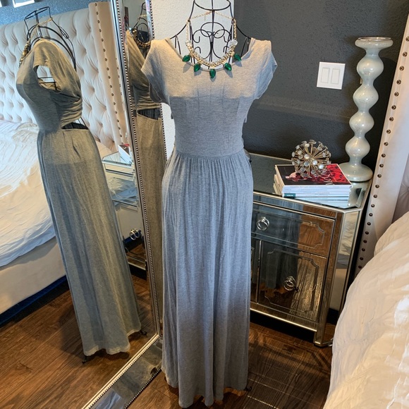 Rolla Coster Dresses & Skirts - Grey open back maxi dress!